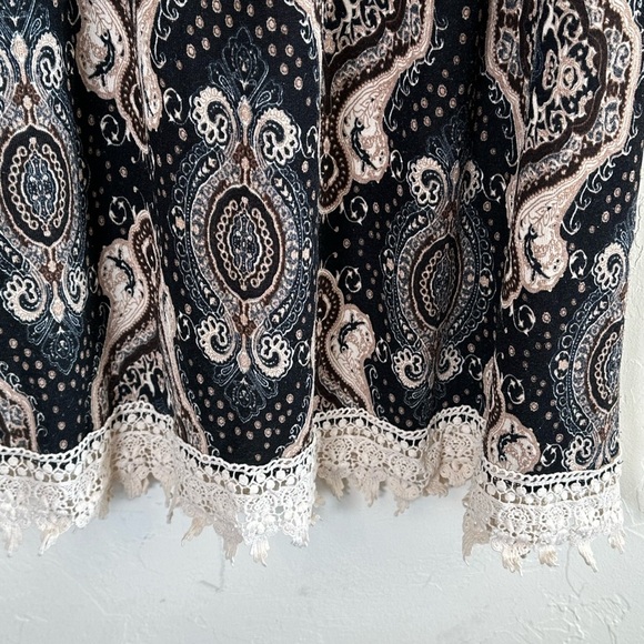 Paisley Renaissance Tunic with Bell Sleeves and Crochet Lace Trim Sz XL - Picture 3 of 11